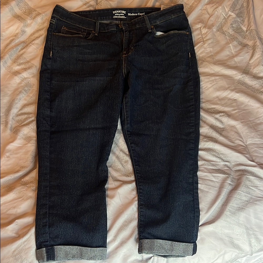 Levi’s Signature Women's Dark Blue Capris